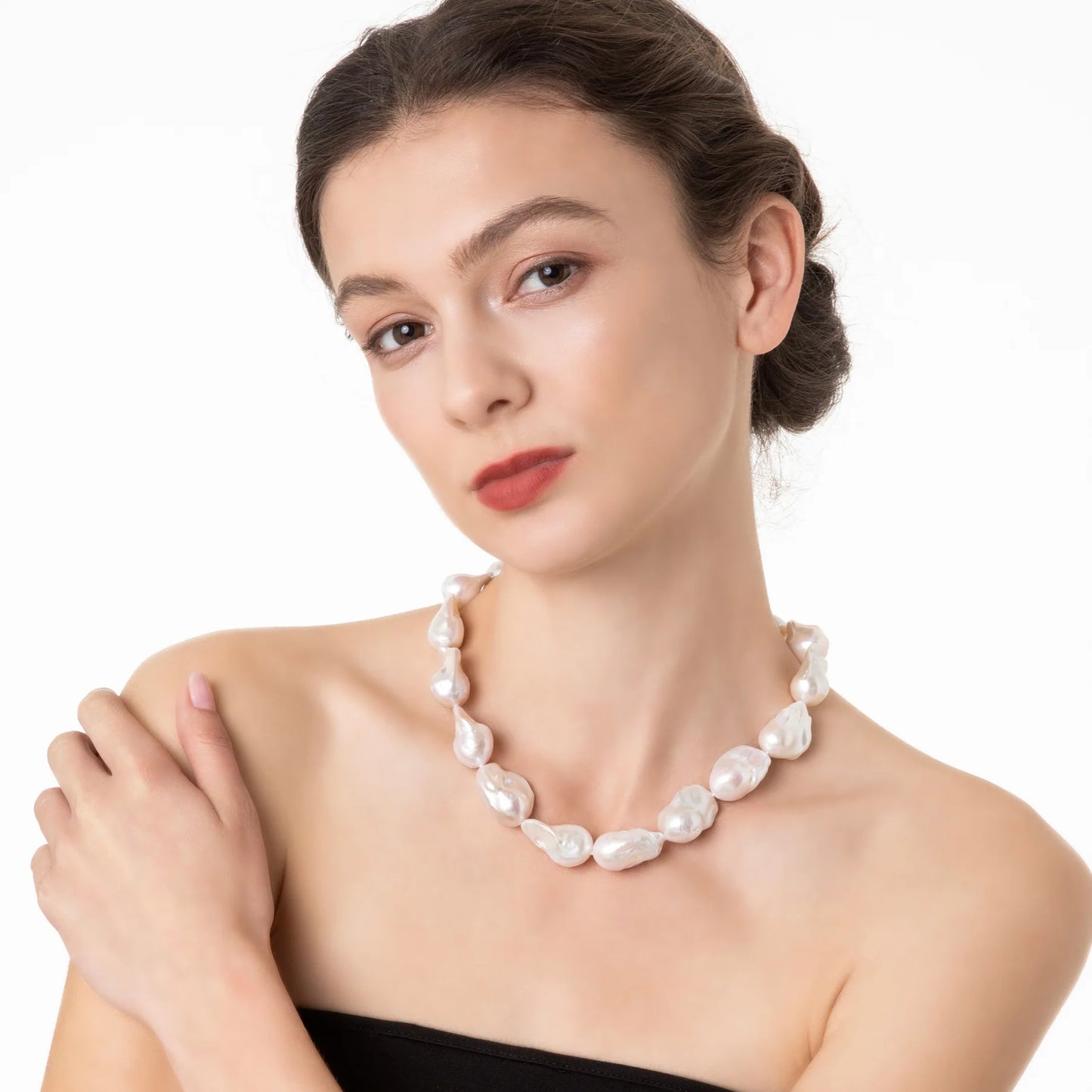 BAROQUE PEARL NECKLACE