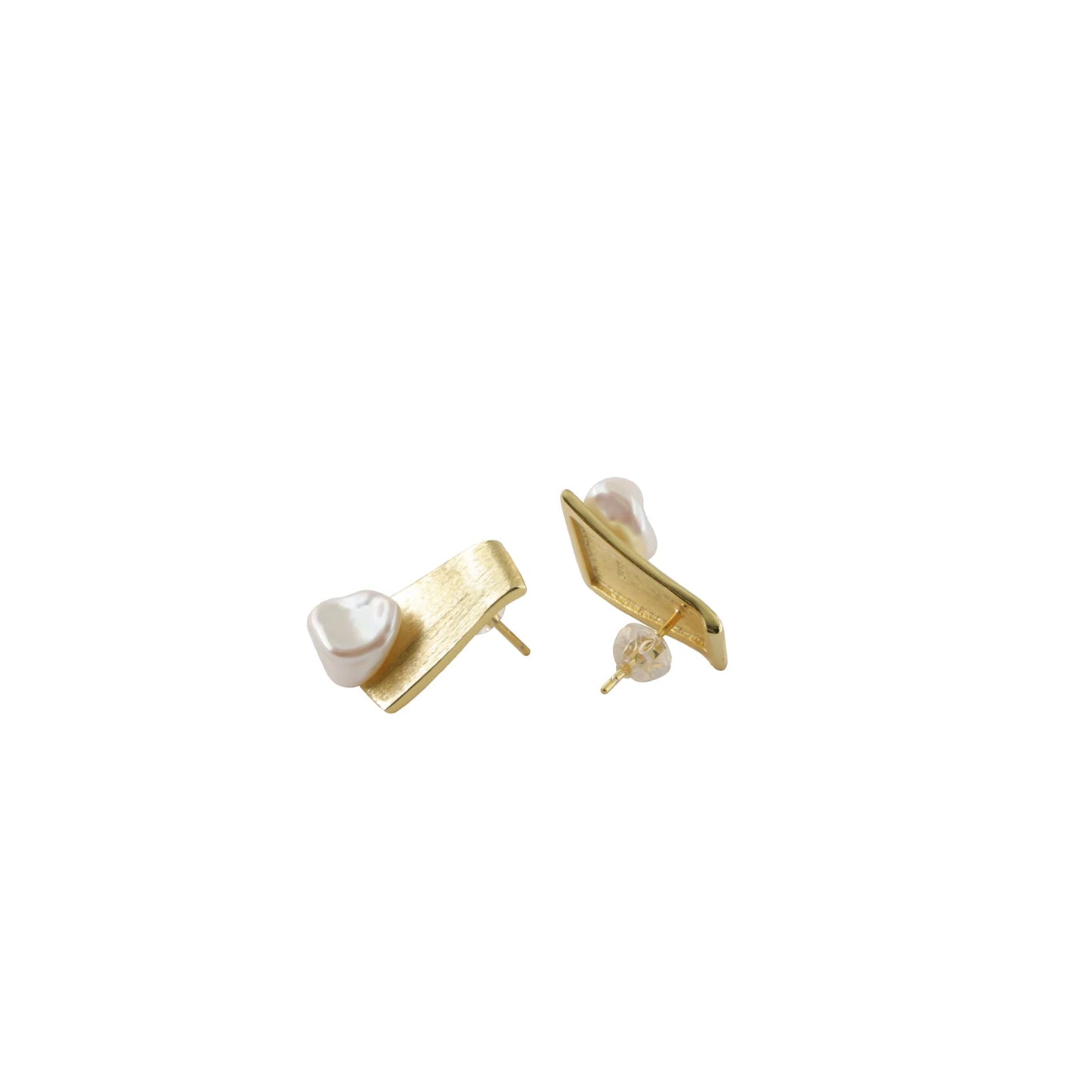 LIZBETH PEARL EARRING