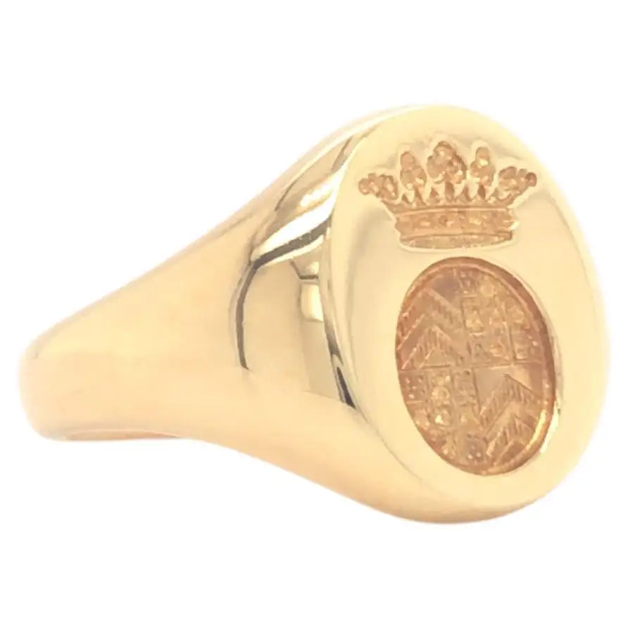 Signet Ring, 18k Yellow Gold, Oval, 11.0 x 9.0 mm, with heraldic Engraving