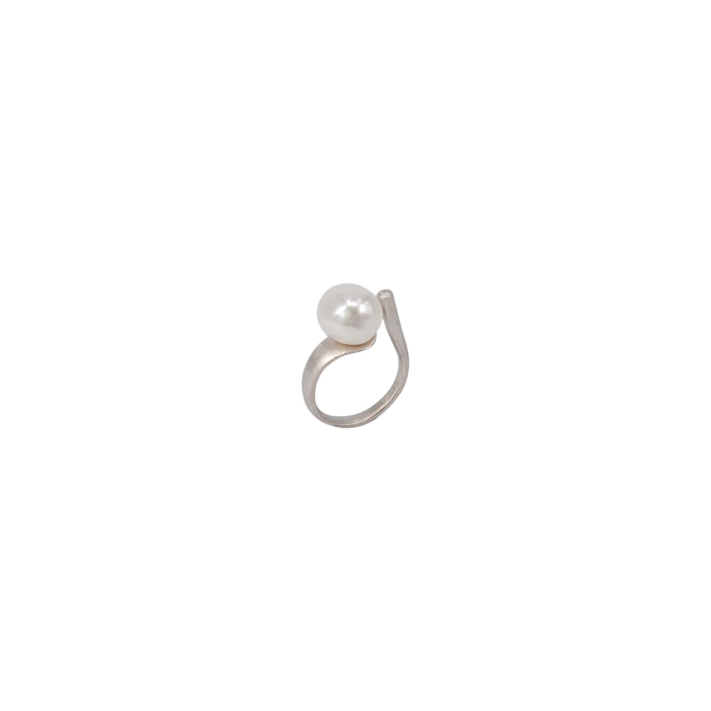 ELFIN PEARL RING