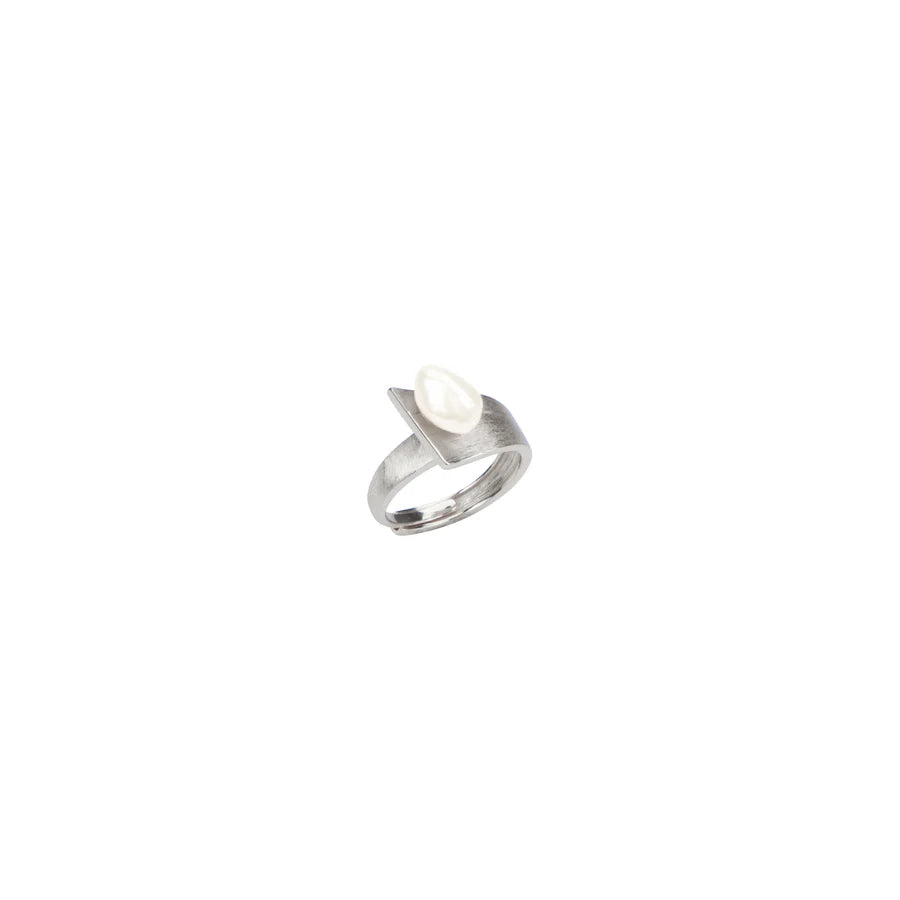 ARTSY FAN PEARL RING