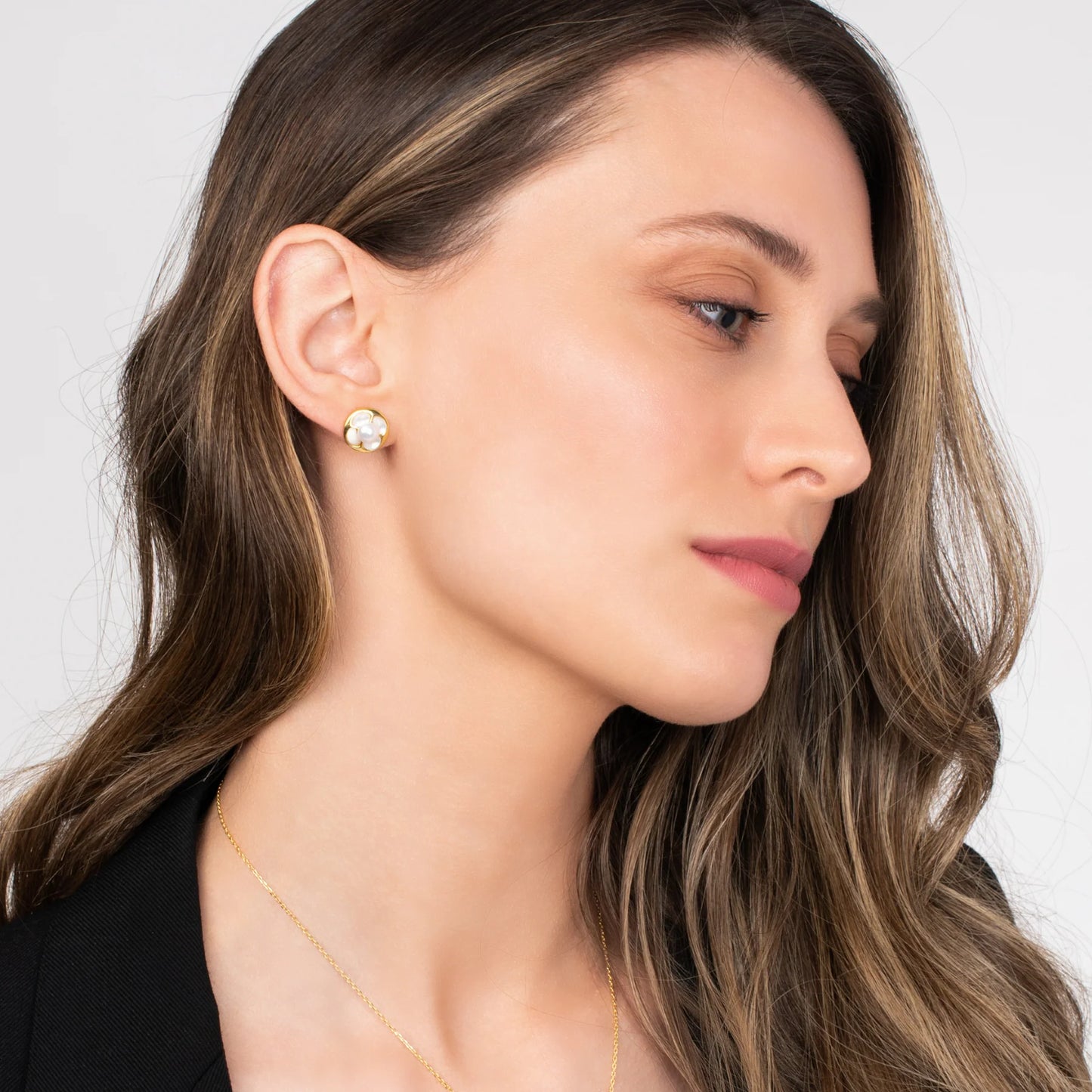 CAMELIA MINI PEARL EARRING