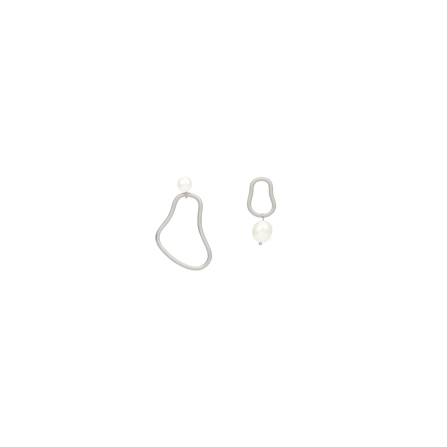 INGRID ASYMMETRY PEARL EARRING