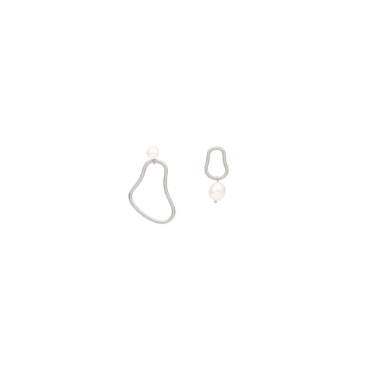 INGRID ASYMMETRY PEARL EARRING