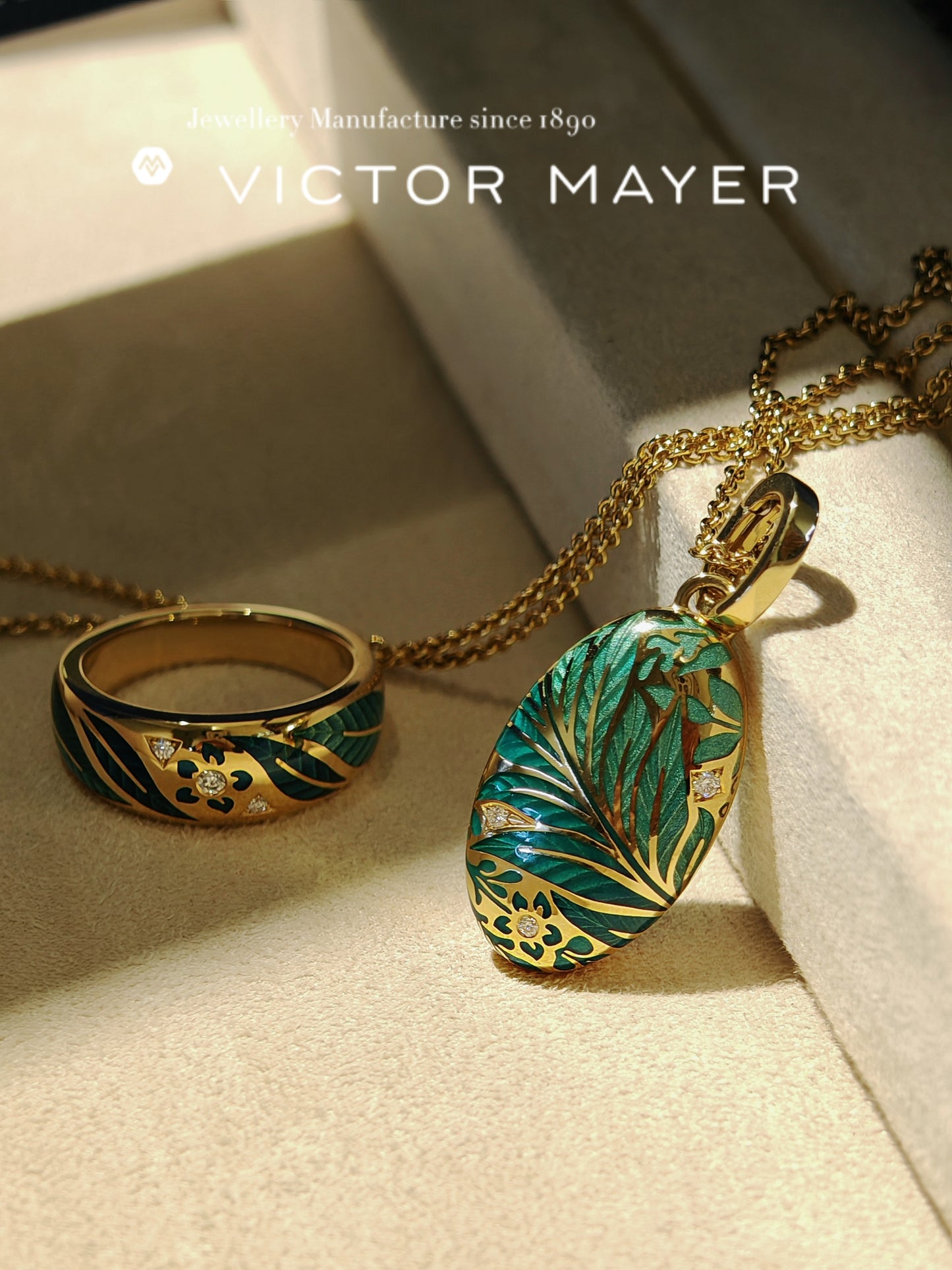 Oval Pendant Locket - V1646/SU/00/00/102